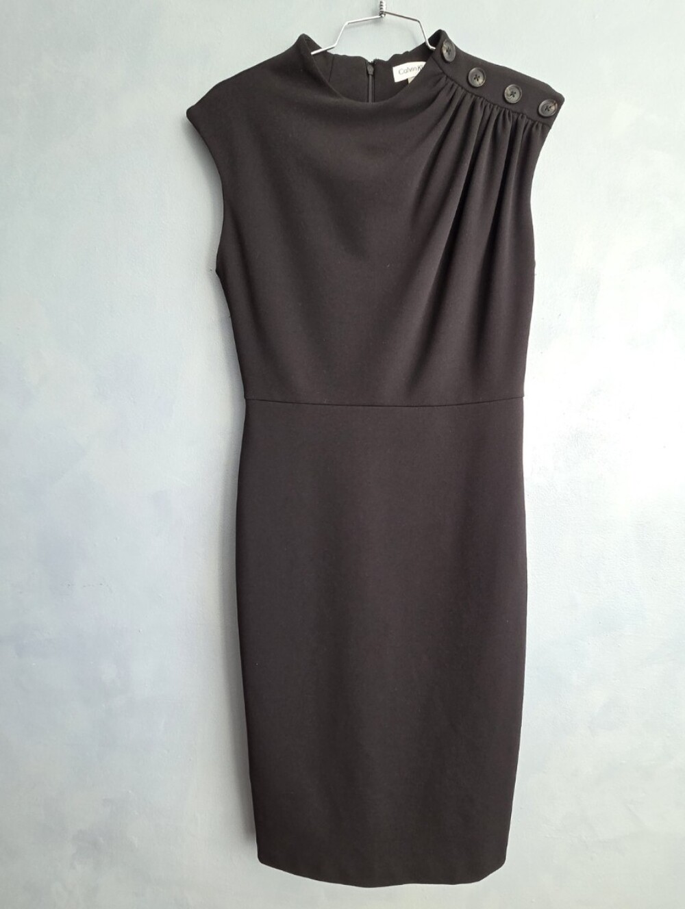 CALVIN KLEIN BLACK SHEATH SIDE BUTTON SHOULDER COCKTAIL DRESS, SIZE US, 6